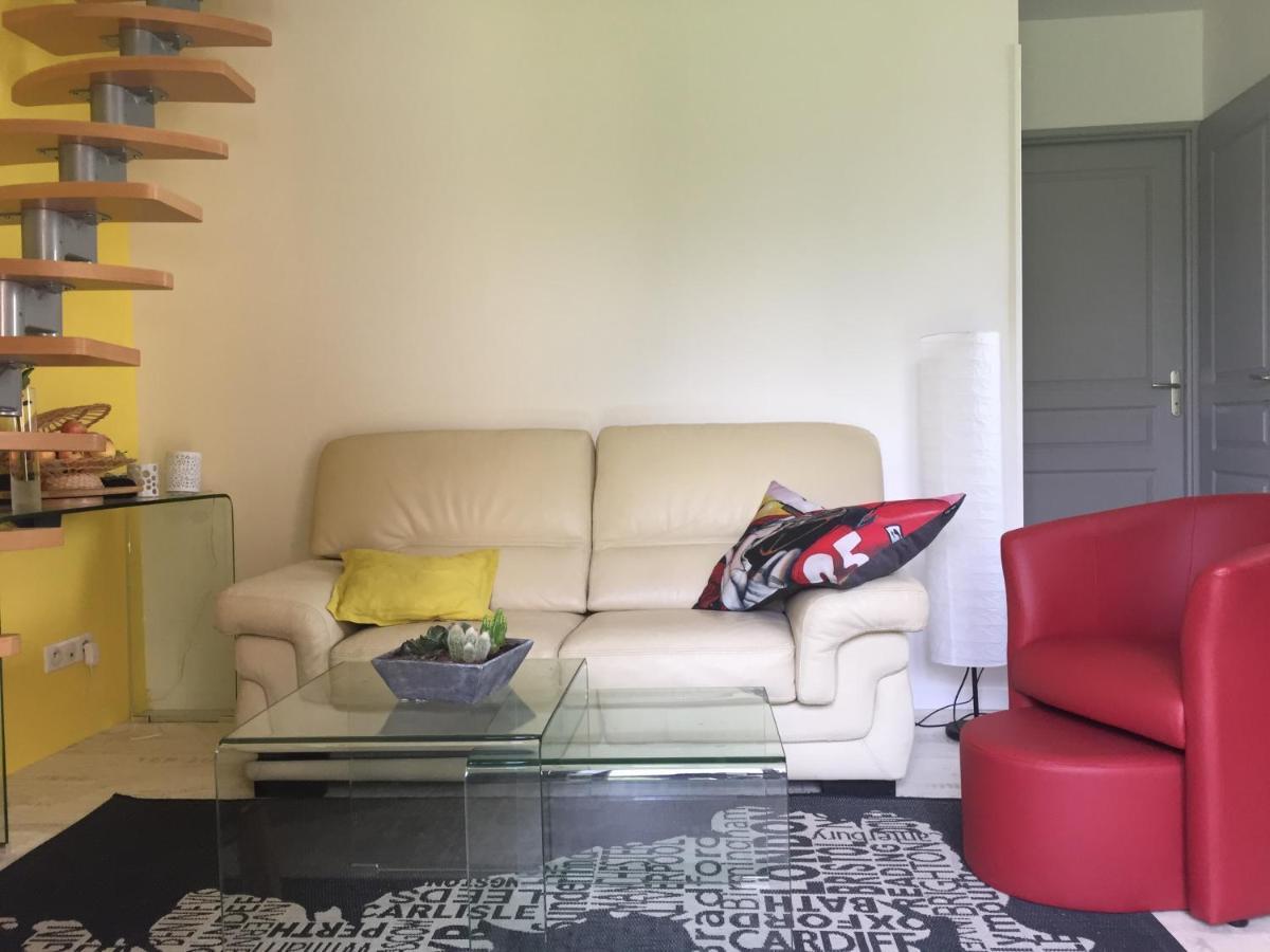 Maison A La Campagne A 2Km Du Circuit De Bresse Sagy  Экстерьер фото